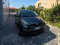 Usata Toyota Yaris 90 CV (66 kW) 2003 Grigio Berlina