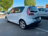 Usata Renault Scénic III 110 CV (80 kW) 2011 Bianco Monovolume