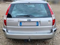 Begagnad Ford Mondeo 2004 Grå Kombi