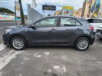 Usata Kia Rio 84 CV (61 kW) 2018 Blu Berlina