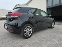 Usata Kia Rio Active 77 CV (56 kW) 2019 Nero Berlina
