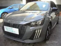Usata Peugeot 208 Allure 101 CV (74 kW) 2025 Grigio Utilitaria