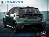 Ny Toyota Yaris Hybrid Premium 131 HK (96 kW) 2026 Grön Sedan