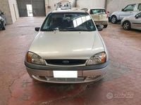 Usata Ford Fiesta 75 CV (55 kW) 2002 Grigio Utilitaria