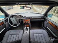 Usata Mercedes E200 1993 Blu Berlina