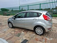 Usata Ford Fiesta Business Edition 75 CV (55 kW) 2013 Grigio Utilitaria
