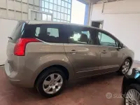 Usata Peugeot 5008 112 CV (82 kW) 2011 Marrone Monovolume