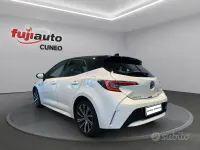 Usata Toyota Corolla Style 122 CV (89 kW) 2020 Pearl white & black met Berlina