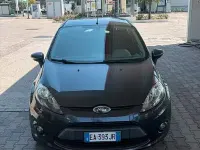 Usata Ford Fiesta Titanium 82 CV (60 kW) 2010 Blu Berlina