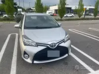 Usata Toyota Yaris 69 CV (50 kW) 2015 Grigio Utilitaria