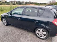 Begagnad Kia Ceed 115 HK (84 kW) 2011 Svart Halvkombi