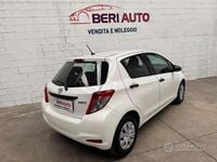Usata Toyota Yaris Lounge 69 CV (50 kW) 2012 Bianco Utilitaria
