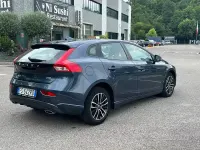 Usata Volvo V40 R-Design 120 CV (88 kW) 2018 Bluazzurro Berlina