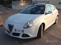 Usata Alfa Romeo Giulietta Distinctive 140 CV (102 kW) 2011 Bianco Utilitaria