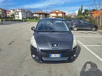Usata Peugeot 5008 112 CV (82 kW) 2011 Grigio Monovolume
