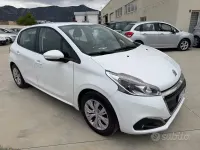 Usata Peugeot 208 Active 75 CV (55 kW) 2015 Bianco Utilitaria