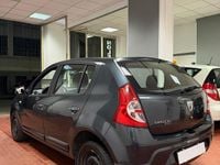 Begagnad Dacia Sandero 75 HK (55 kW) 2009 Grå Sedan