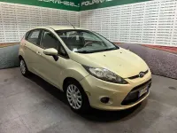 Usata Ford Fiesta 95 CV (69 kW) 2010 Beige Berlina