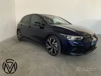 Usata VW Golf VIII R-line 150 CV (110 kW) 2023 Atlantic blue Berlina