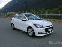 Usata Hyundai i20 Comfort 84 CV (61 kW) 2015 Bianco Utilitaria