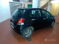 Usata Toyota Yaris Sol 100 CV (73 kW) 2010 Nero Utilitaria