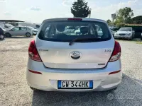 Usata Hyundai i20 Edition 75 CV (55 kW) 2013 Grigio Utilitaria
