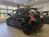 Usata Lancia Ypsilon Silver 70 CV (51 kW) 2022 Nero metallizzato Utilitaria