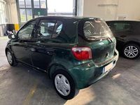Usata Toyota Yaris Sol 68 CV (50 kW) 2001 Verde Berlina