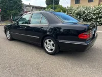Usata Mercedes E270 Avantgarde 170 CV (125 kW) 2000 Nero Berlina