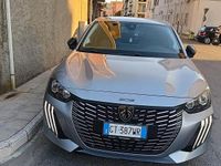 Usata Peugeot 208 Allure 101 CV (74 kW) 2024 Grigio Utilitaria