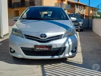 Usata Toyota Yaris Lounge 90 CV (66 kW) 2012 Grigio Utilitaria