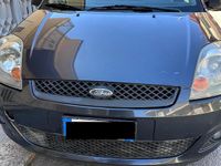 Usata Ford Fiesta 73 CV (53 kW) 2007 Grigio Utilitaria