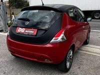 Usata Lancia Ypsilon Silver 69 CV (50 kW) 2017 Rosso Utilitaria