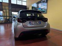 Usata Toyota Yaris Hybrid Active 92 CV (67 kW) 2025 Argento