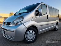 Usata Renault Trafic 140 CV (102 kW) 2004 Grigio Monovolume
