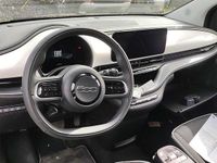 Begagnad Fiat 500e 42 kW (58 HK) 2023 Vit Halvkombi