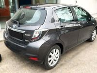 Usata Toyota Yaris Hybrid Lounge 75 CV (55 kW) 2014 Grigio Berlina