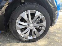 Usata Peugeot e-208 Allure 100 kW (136 CV) 2023 Blu Utilitaria