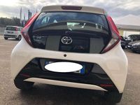 Usata Toyota Aygo Connect Style 72 CV (52 kW) 2020 Bianco Utilitaria