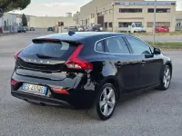 Usata Volvo V40 115 CV (84 kW) 2013 Nero Berlina