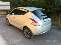 Usata Lancia Ypsilon Gold 69 CV (50 kW) 2016 Grigio Utilitaria