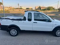 Usata Fiat Strada 84 CV (61 kW) 2006 Bianco Pick-up
