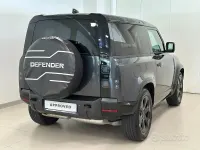 Usata Land Rover Defender SE Dynamic 200 CV (147 kW) 2025 Grigio SUV