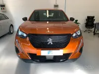 Usata Peugeot 2008 Allure 102 CV (75 kW) 2023 Arancione SUV