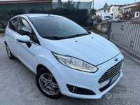 Usata Ford Fiesta 97 CV (71 kW) 2014 Bianco Utilitaria