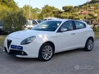 Usata Alfa Romeo Giulietta Super 120 CV (88 kW) 2018 Bianco Utilitaria