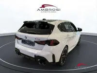 Nuova BMW M135 M Sport 300 CV (220 kW) 2025 Alpin white patello Utilitaria