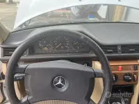 Usata Mercedes 200 122 CV (89 kW) 1990 Bianco Berlina