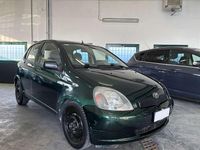 Usata Toyota Yaris Sol 68 CV (50 kW) 2001 Verde Berlina