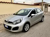 Usata Kia Rio 85 CV (62 kW) 2013 Grigio Berlina